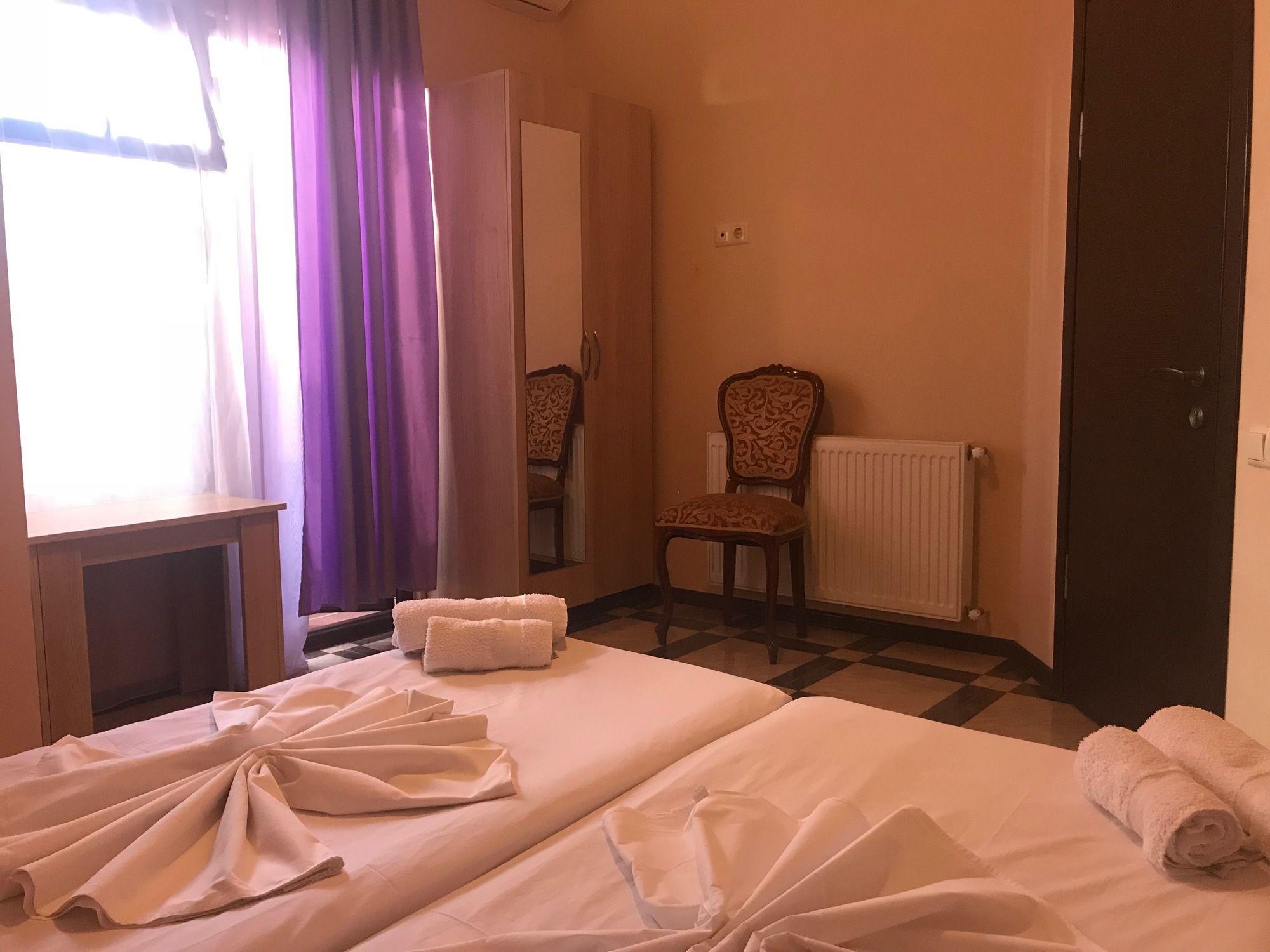 Holiday House Batoumi Extérieur photo