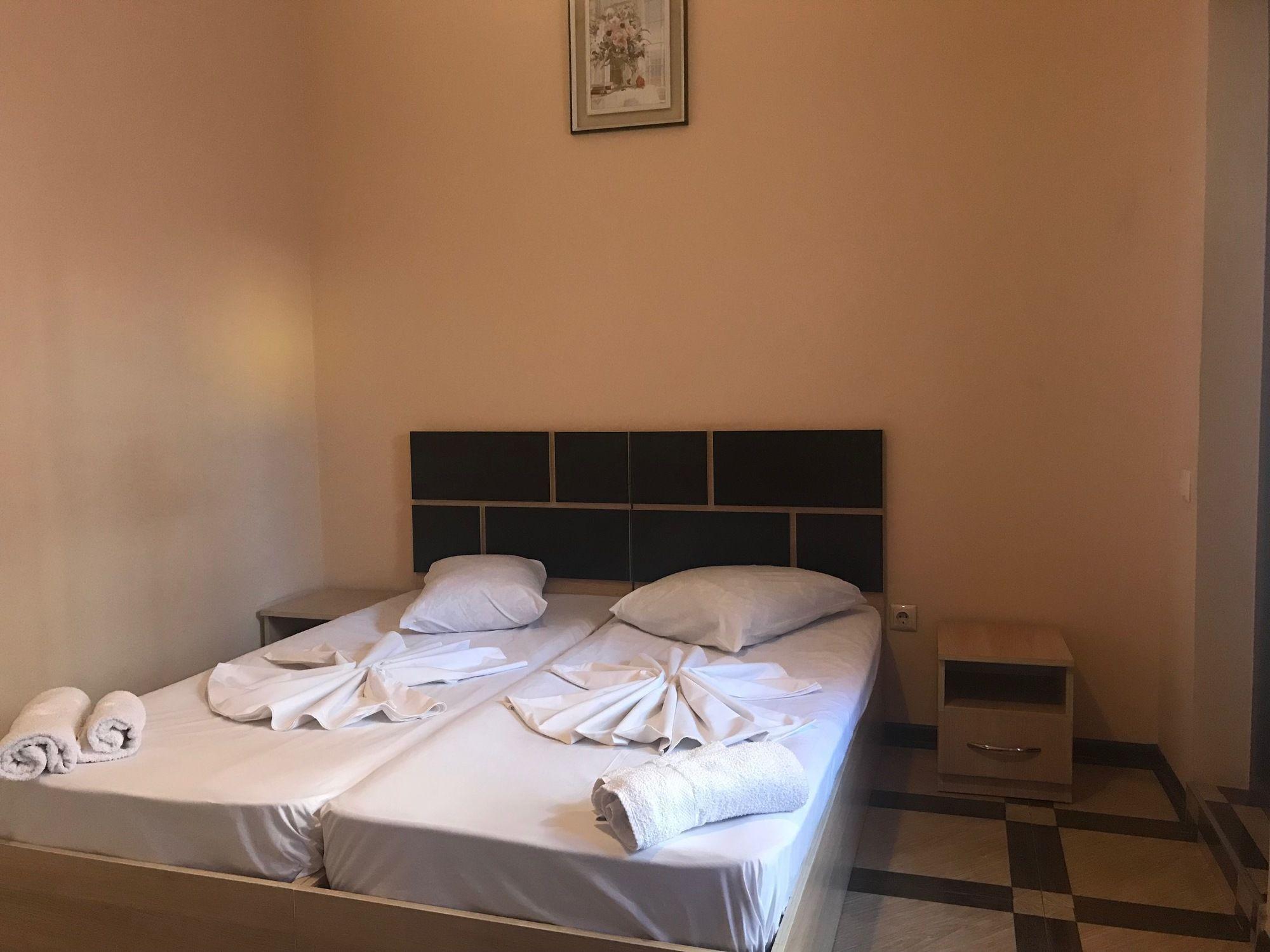 Holiday House Batoumi Extérieur photo