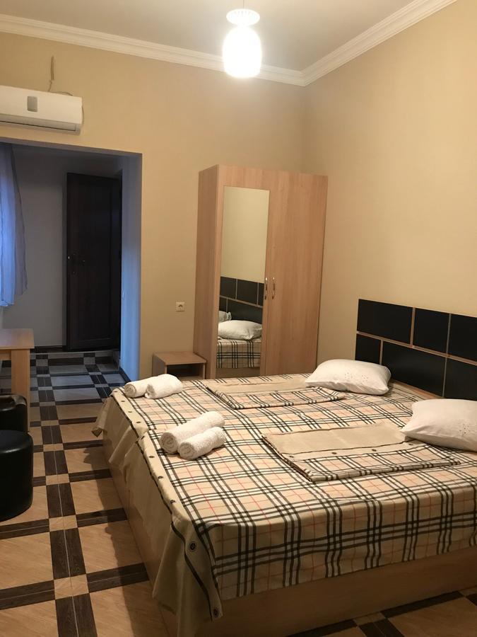 Holiday House Batoumi Extérieur photo